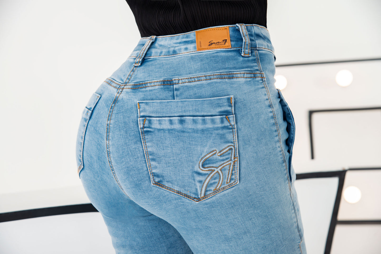 Jean Mom Fit Tiro Alto 1 Botón - Bota Semi Tubo Ref 1260